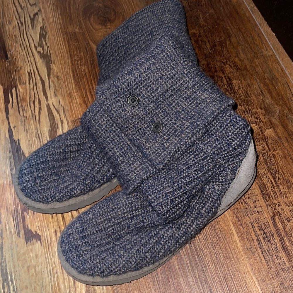 Ugg sweater boots. Worn maybe 4-5 times. Paid $150